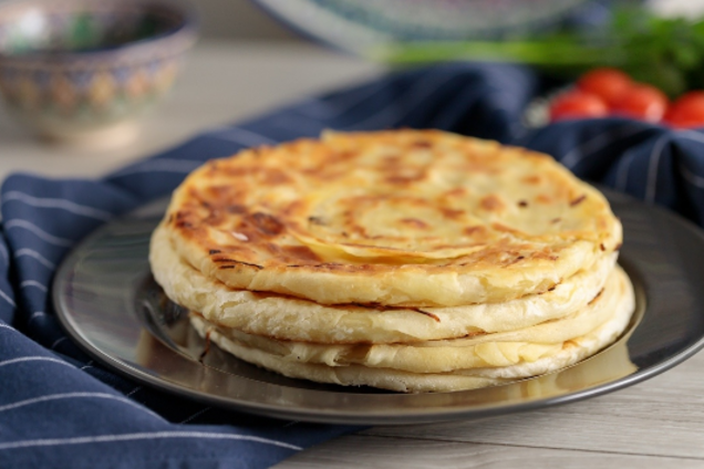 Катлама с творогом и зеленью