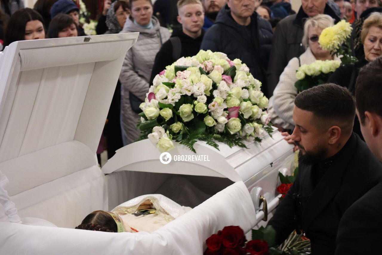 Nina Matvienko was given a 10-minute ovation: about three thousand people came to say goodbye. Video