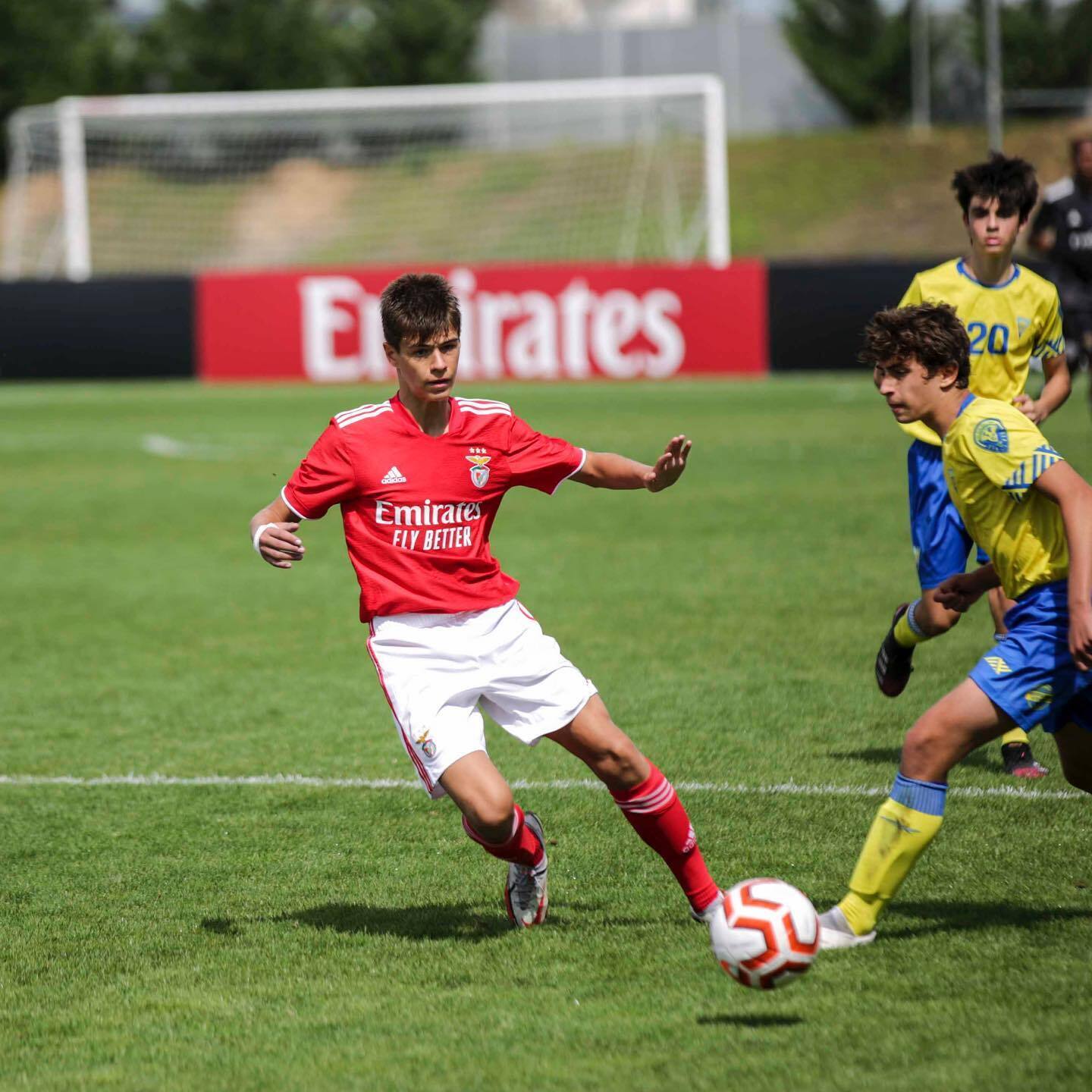 Portuguese Benfica footballer receives Ukrainian passport and will play for the Ukraine U-17 national team