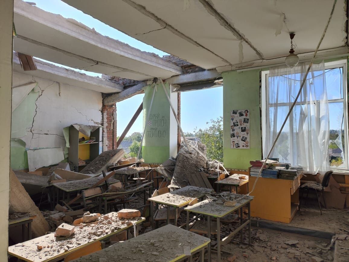 Kolejna rosyjska zbrodnia wojenna uchwycona na kamerze: moment uderzenia okupantów na gimnazjum w Nikopolu