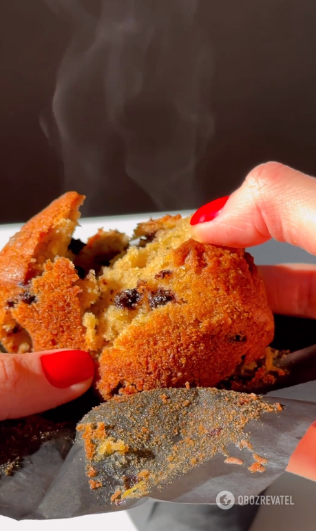Chocolate pumpkin muffins that always turn out puffy