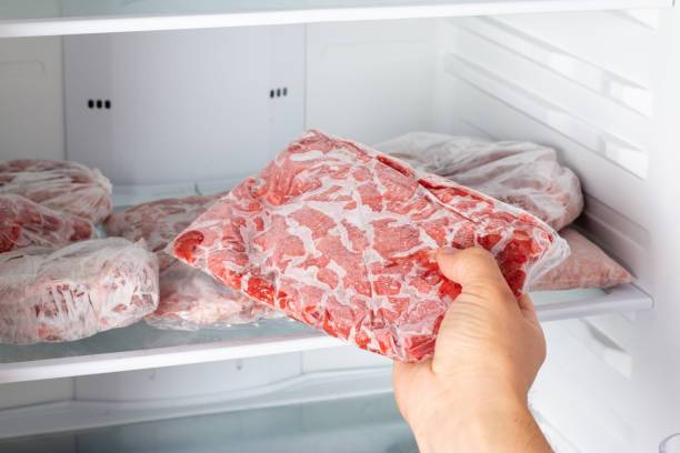 Do not defrost meat like this: the product will be very harmful