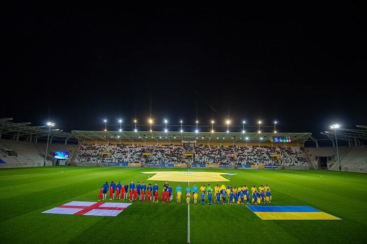 Ukraina pokonuje Anglię w eliminacjach Euro U-21, zdobywając zwycięską bramkę w ostatnim ataku. Wideo