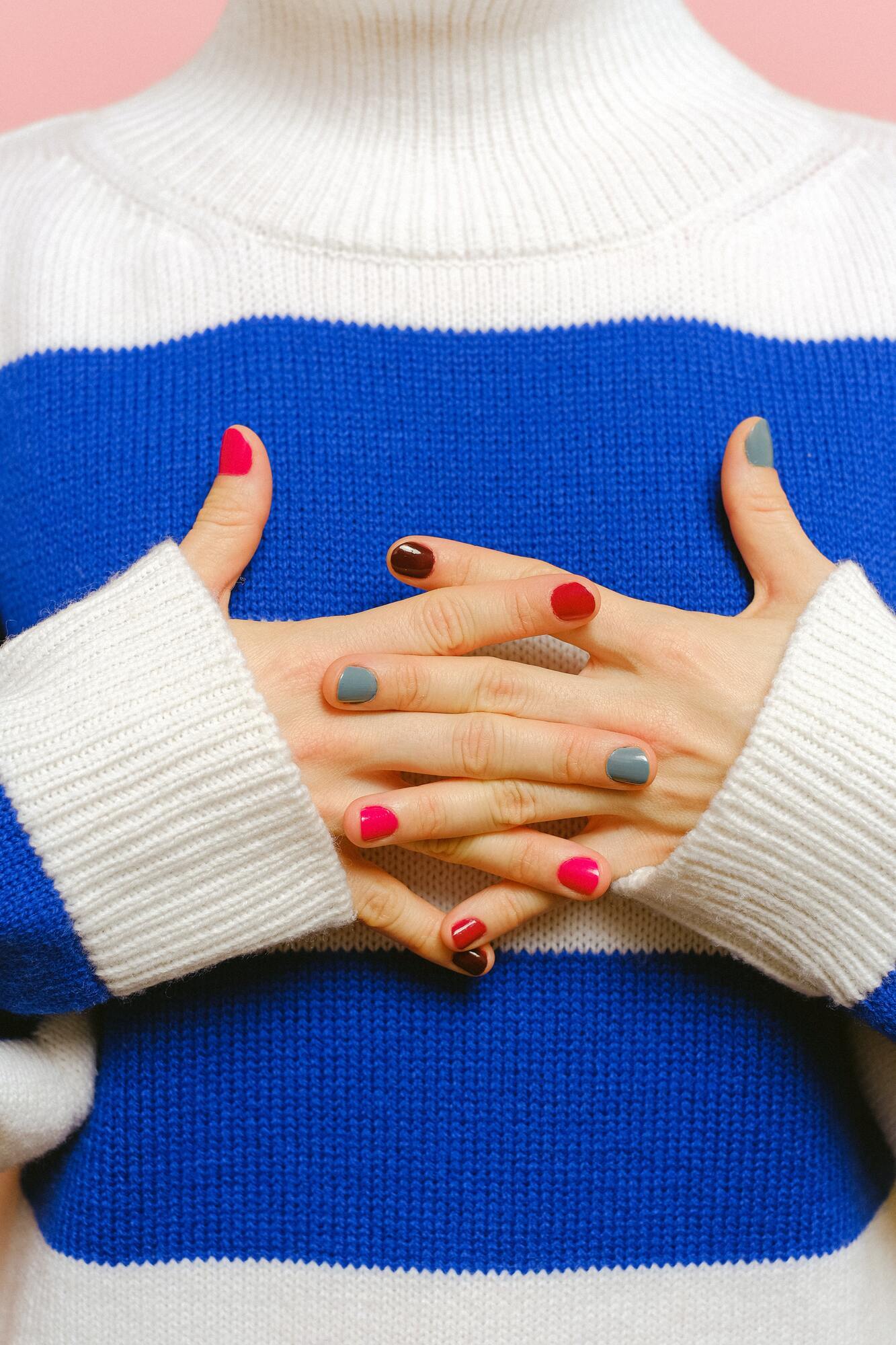 Jaki manicure zrobić zimą: pięć trendów w modzie na sezon 2023/2024