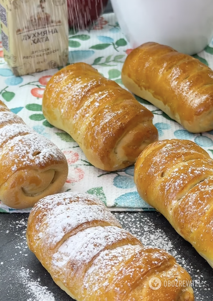 Ready-made buns with apples