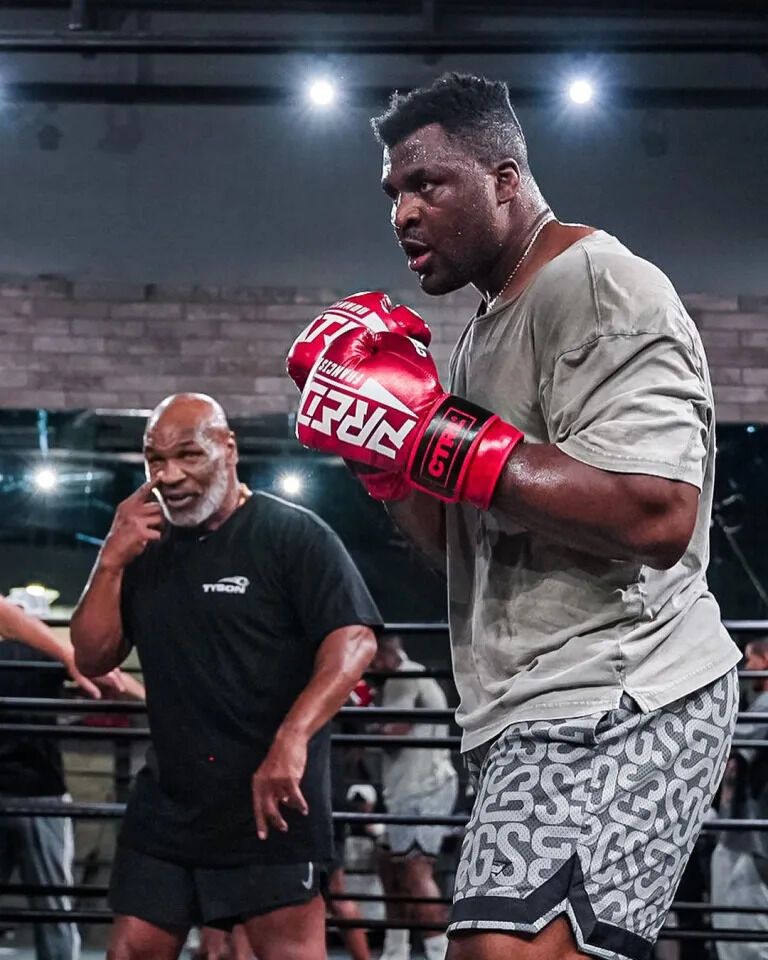 ''Jak Tyson może walczyć w grudniu?''. Ngannou kwestionuje organizację walki Usyk-Fury