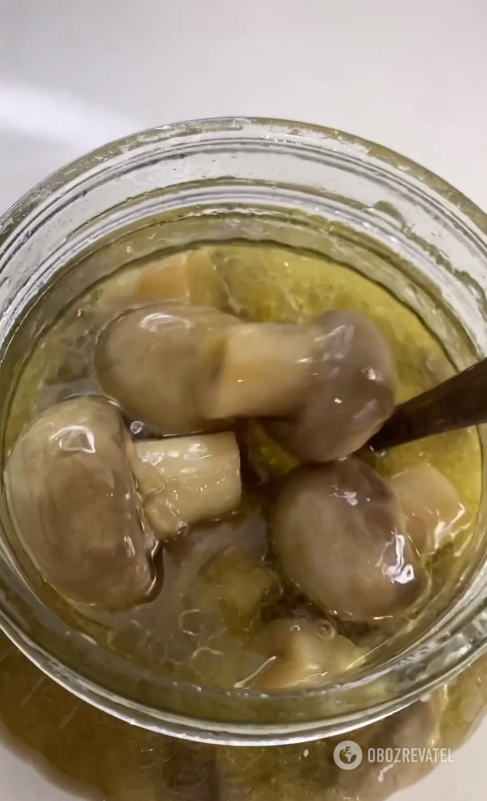Marinated champignons in 7 minutes: how to make a quick and effective appetizer
