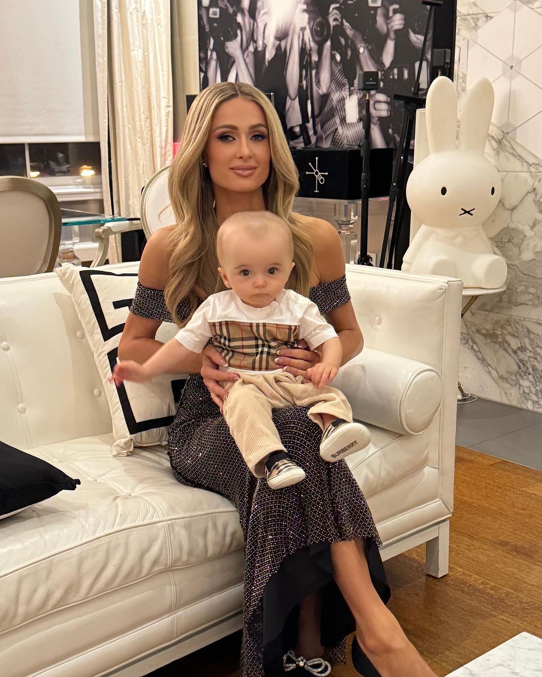 Paris Hilton pokazała nowe zdjęcia syna i zaniepokoiła sieć: fani radzą gwieździe, aby poszła z dzieckiem do szpitala