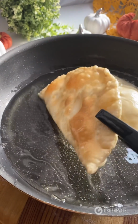 What ingredient to add to chebureki dough to make them crispy: the secret to a perfect dish
