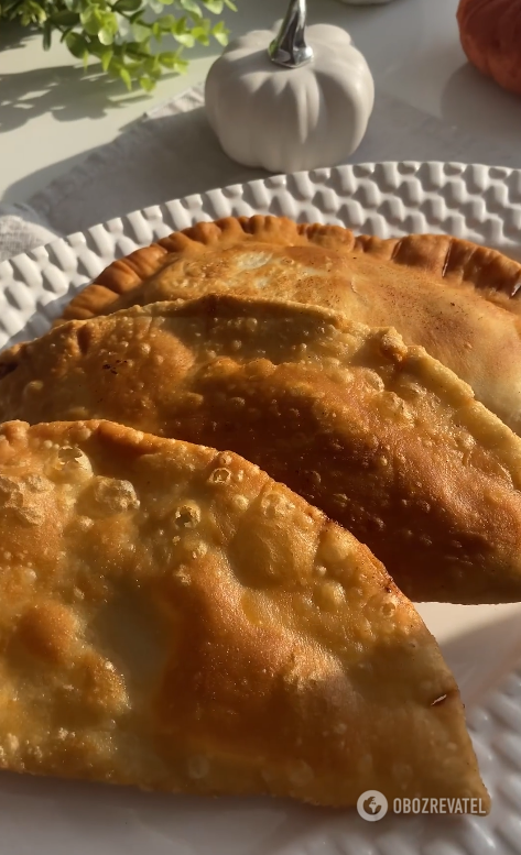 What ingredient to add to chebureki dough to make them crispy: the secret to a perfect dish