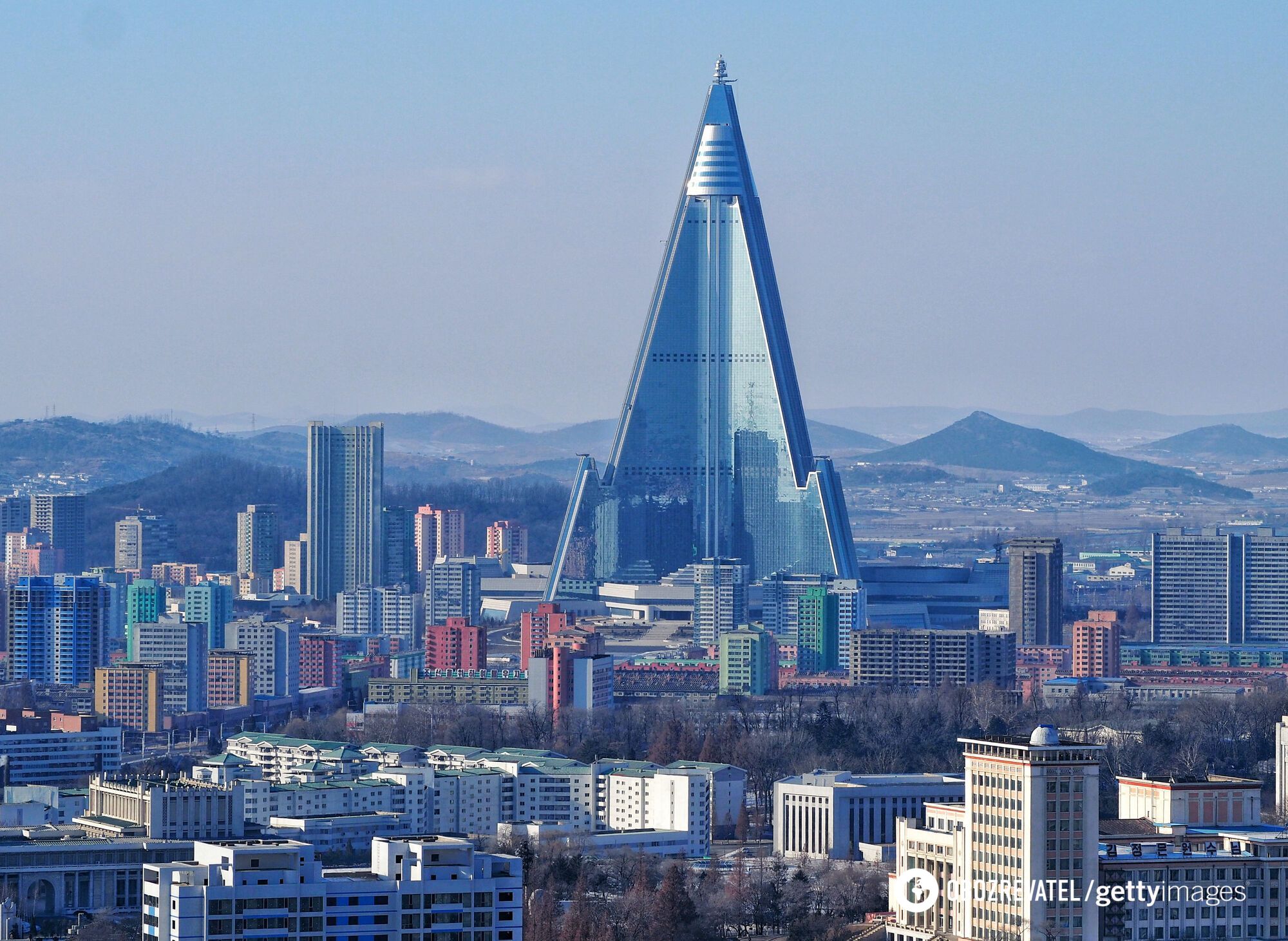 What does the Ryugyong Hotel in North Korea, worth almost $2 billion, look like and why is it called ''Mordor''? Photo