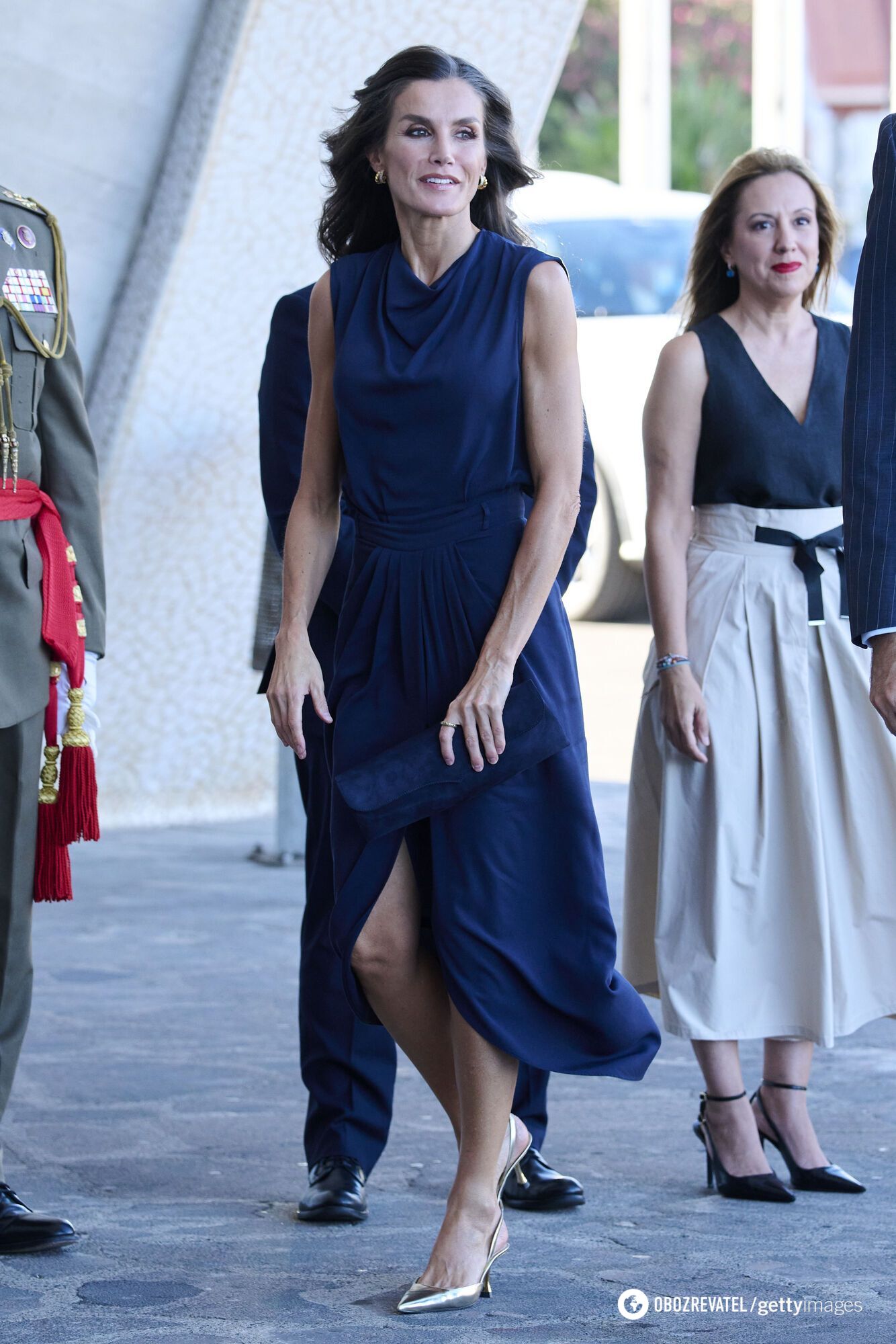 Queen Letizia of Spain went out in the ''most expensive'' color of fall 2023. What to wear with navy blue