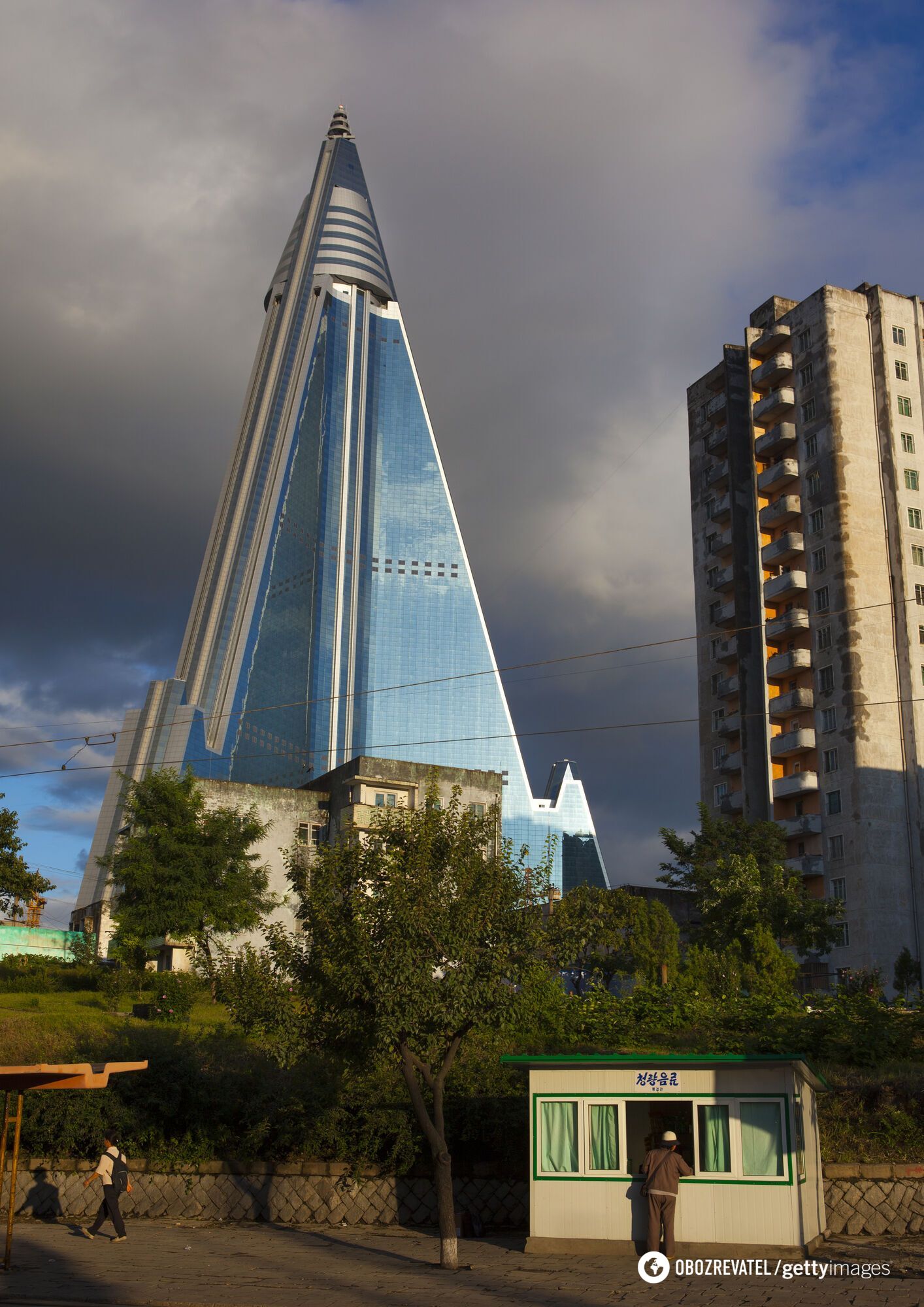 What does the Ryugyong Hotel in North Korea, worth almost $2 billion, look like and why is it called ''Mordor''? Photo