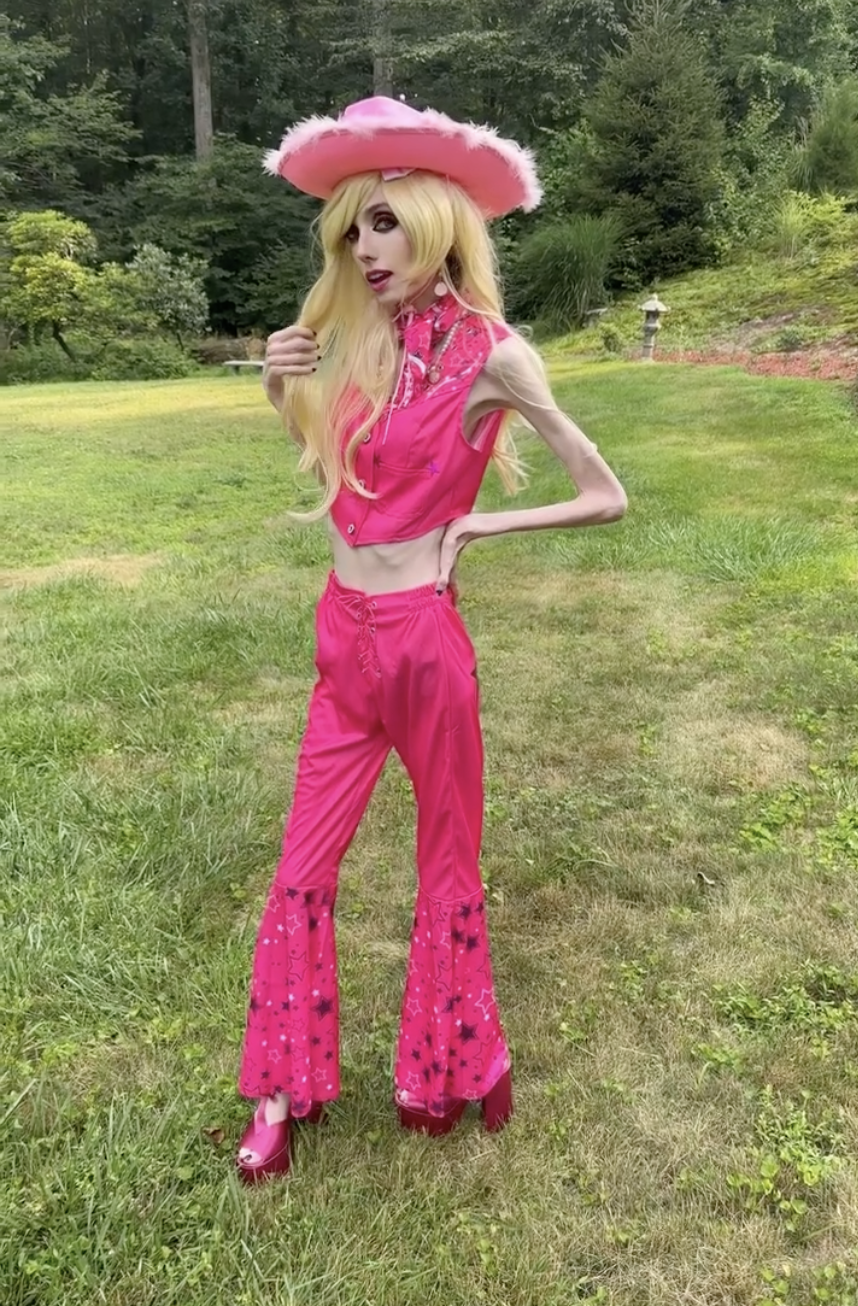 Anorexic cosplay