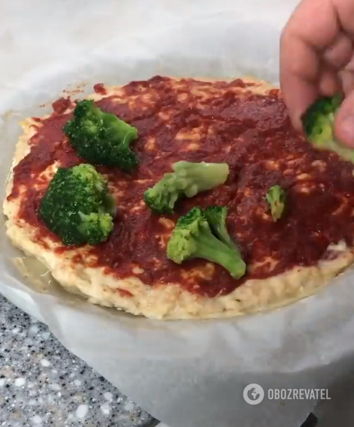 Pizza without dough for a quick lunch: what to make the base of