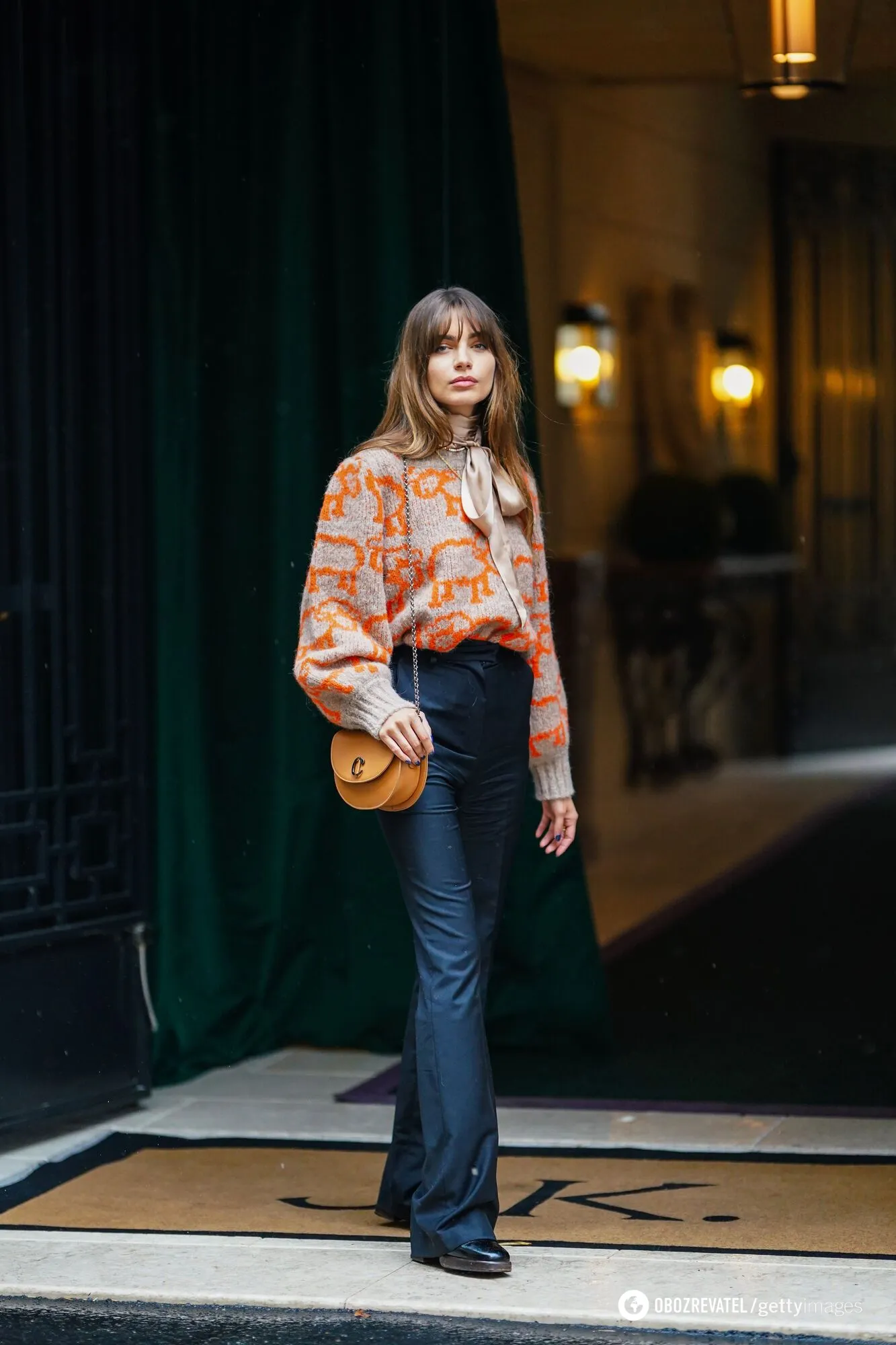 Warm and cozy: 5 stylish ideas for what to wear with sweaters in fall 2023
