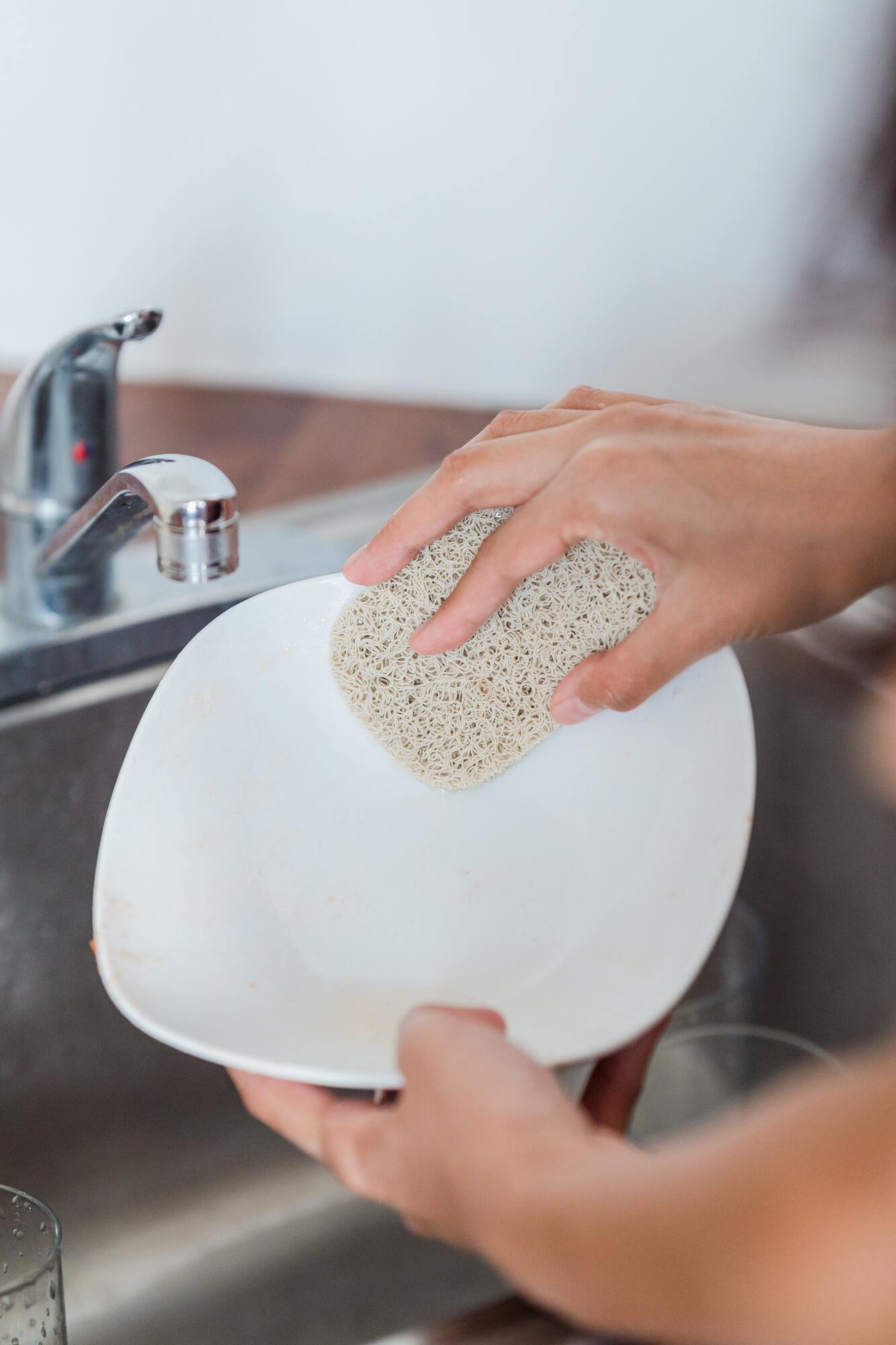 How to wash dishes without detergent