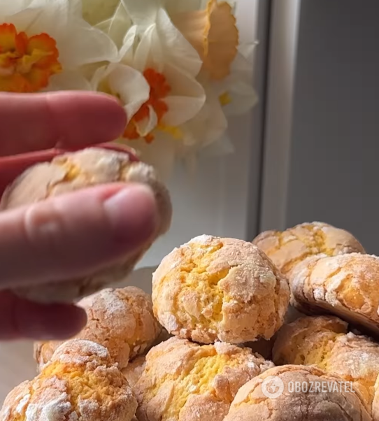 Crispy lemon cookies: how to make a bright yellow color
