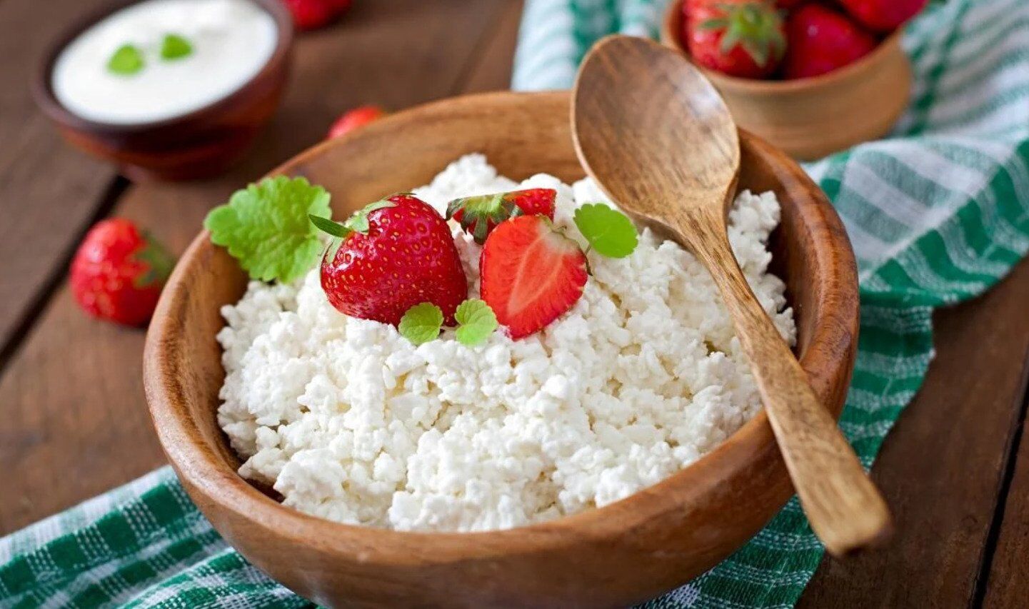 Do not combine cottage cheese with these foods: the dish will be harmful