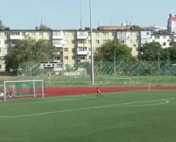 Ukraińska piłkarka strzela autogola ze środka boiska. Wideo