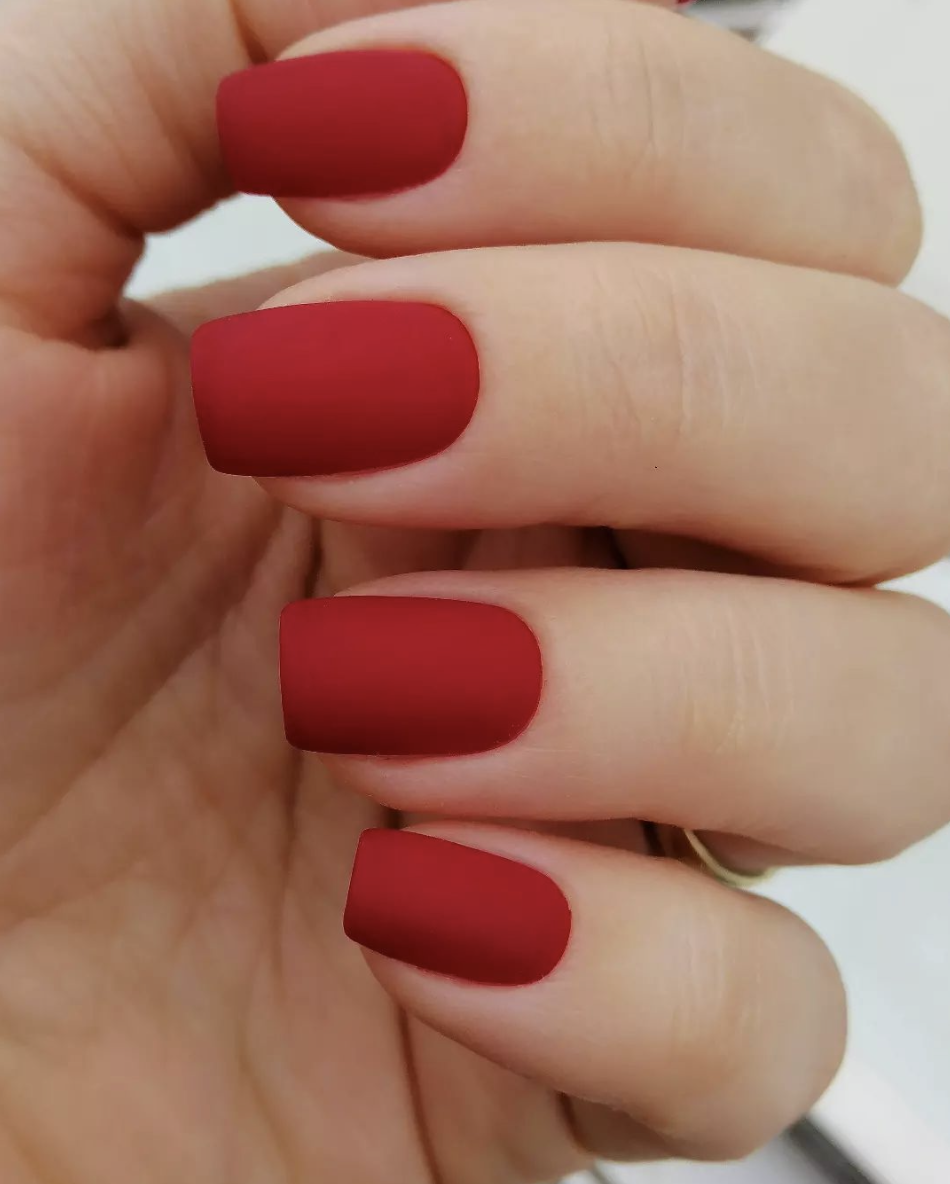 A win-win option. The color of manicure for the cold season, which will suit all women, has been named