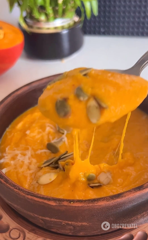 Seasonal pumpkin cream soup: what to add for a better taste