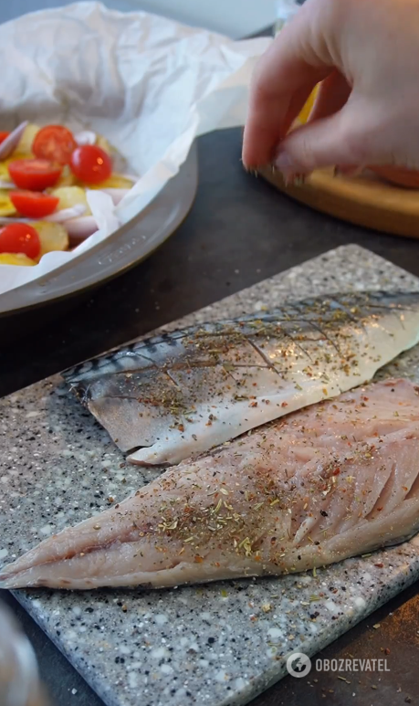 Delicious mackerel with vegetables for lunch: how to cook