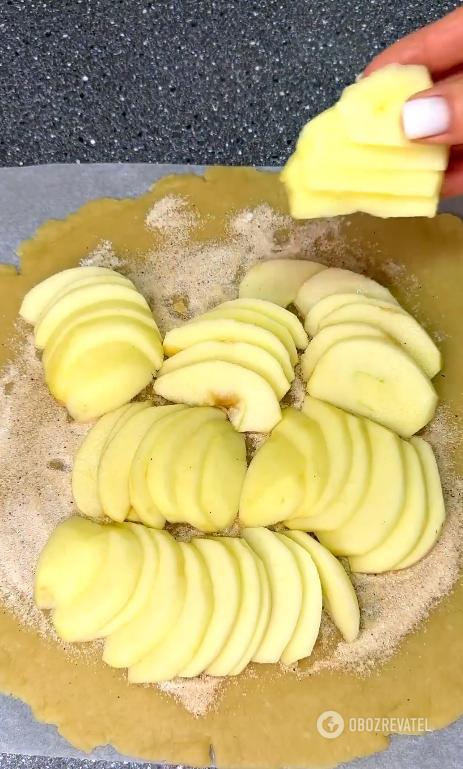 Simple apple galette in 25 minutes: the dough turns out very crispy