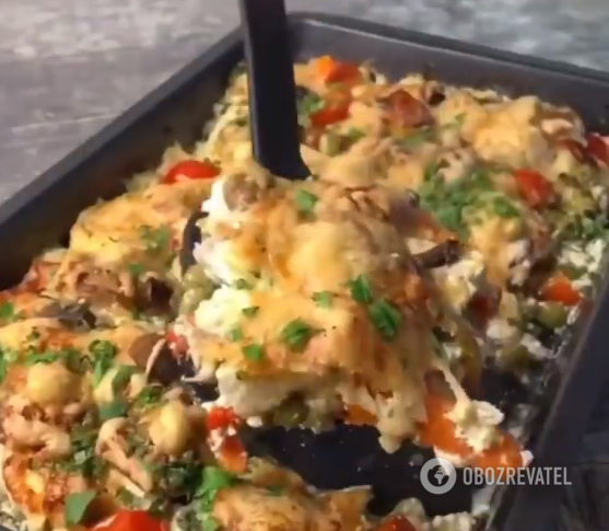 What to cook for lunch from chicken fillet: a variant of a very satisfying casserole