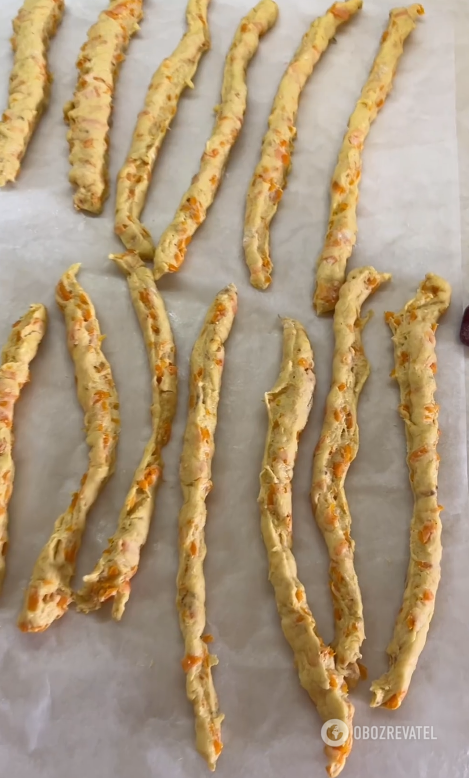 Healthy and crispy carrot grissini sticks for a snack: especially for children