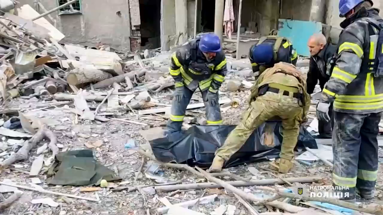 Bezprecedensowa operacja: Ministerstwo Spraw Wewnętrznych pokazało pracę ''białych aniołów'' i ratowników w Awdijiwce pod ostrzałem armatnim. Wideo