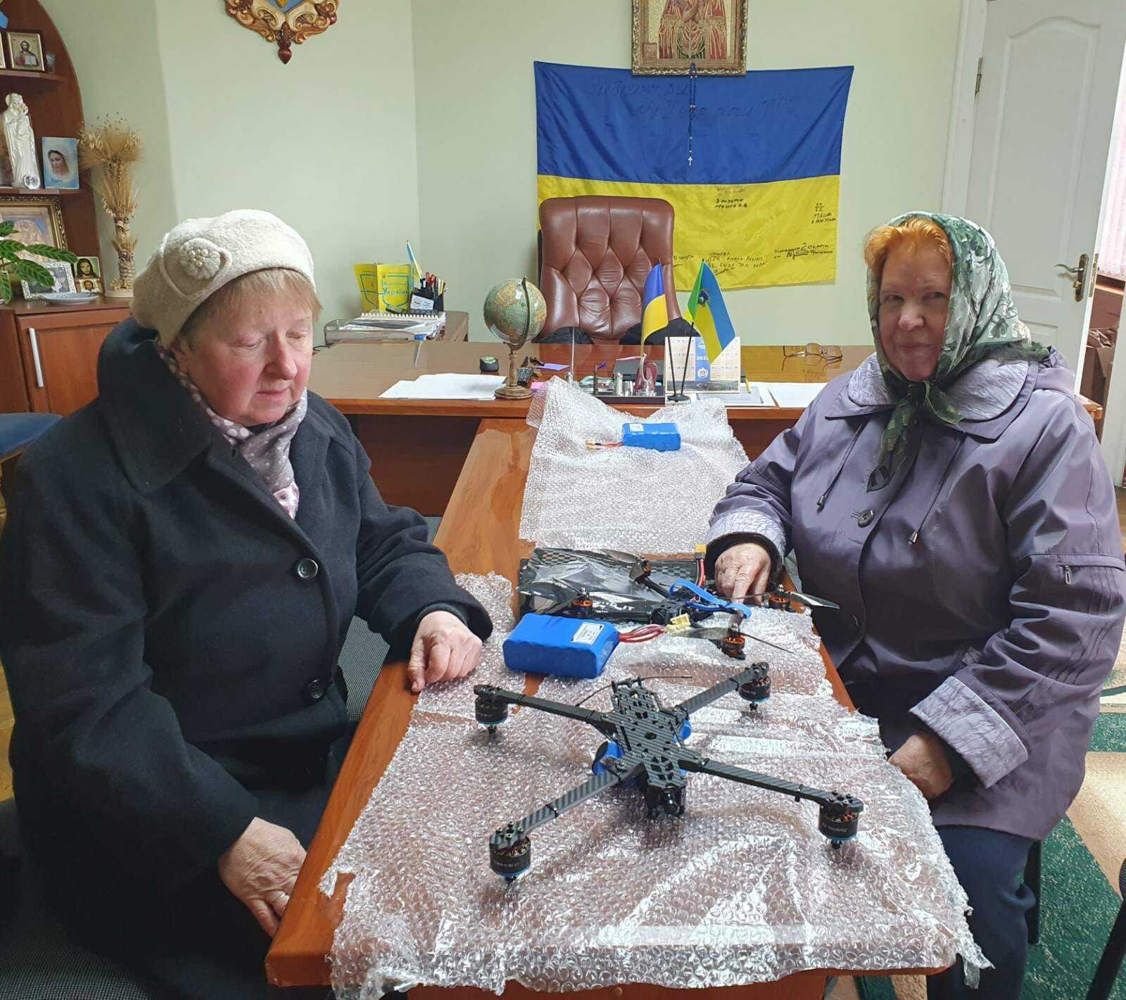 Dwie emerytki z Przykarpacia kupiły drony kamikadze dla АFU. Zdjęcie