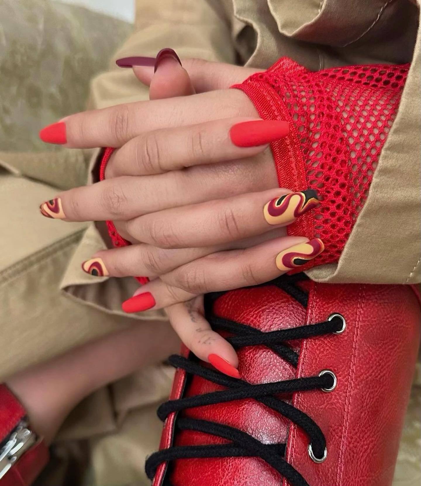 Perfect for fall and winter: what is cider and cinnamon manicure and which star started the trend