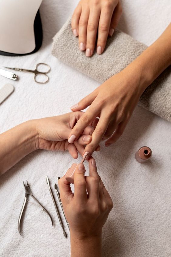 Experts have named the best and safest way to remove gel polish at home