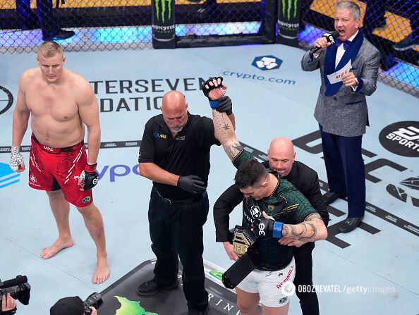 Russian fighter knocked out in the 1st round in the UFC championship fight. Video