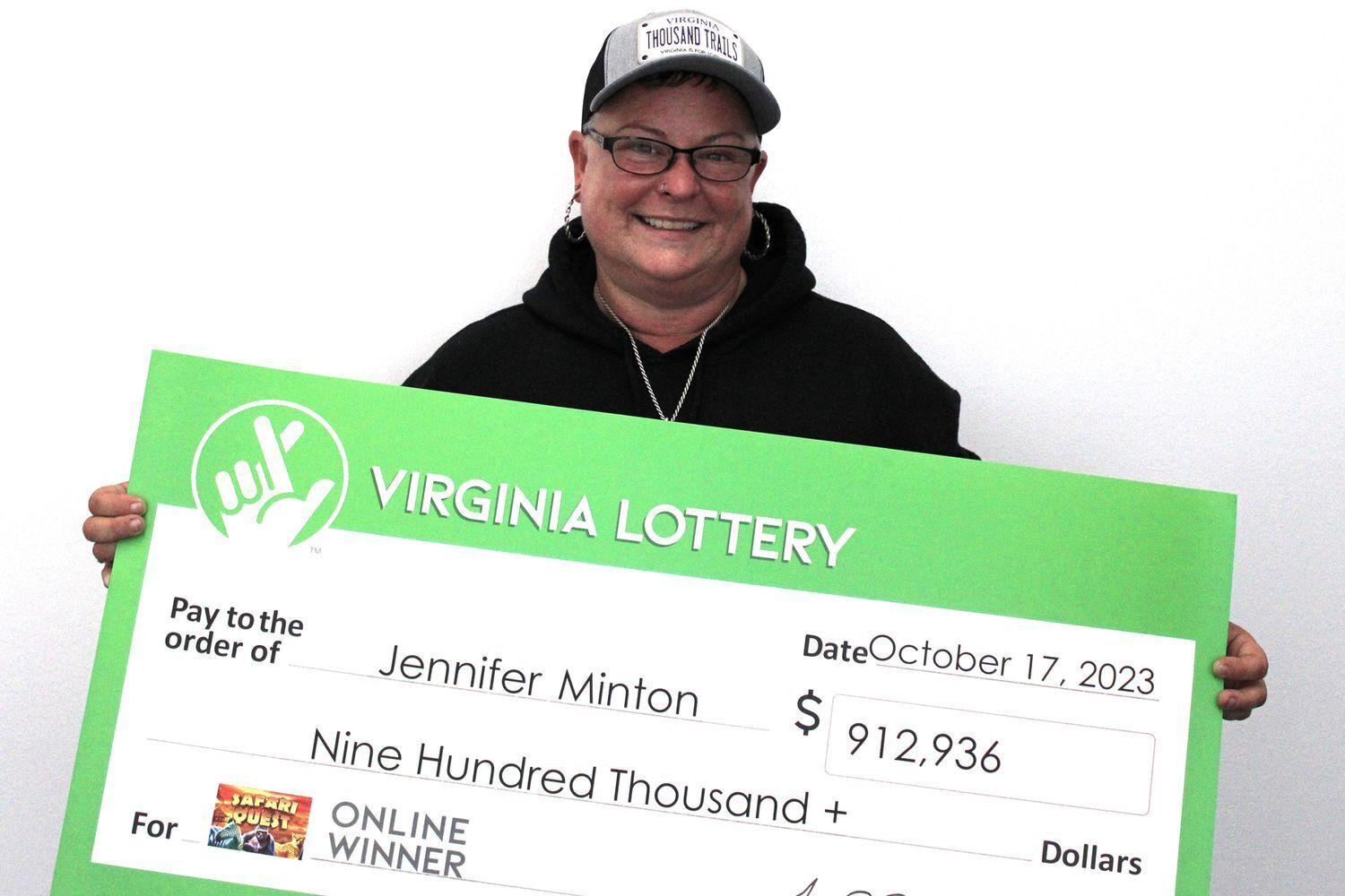 An American woman won the lottery twice in one week: first 50 thousand dollars, and then almost a million. Photo of the lucky woman