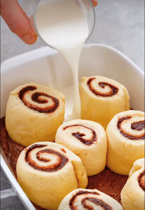 How to cook delicious cinnamon rolls: step-by-step recipe by Yevhen Klopotenko