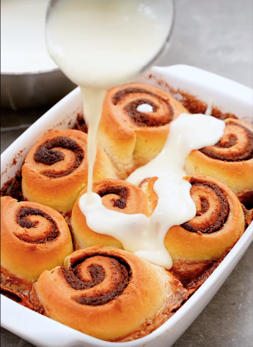 How to cook delicious cinnamon rolls: step-by-step recipe by Yevhen Klopotenko
