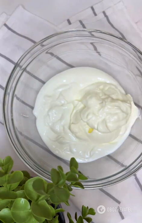 Homemade Philadelphia cream cheese with yogurt and sour cream: perfect for sandwiches