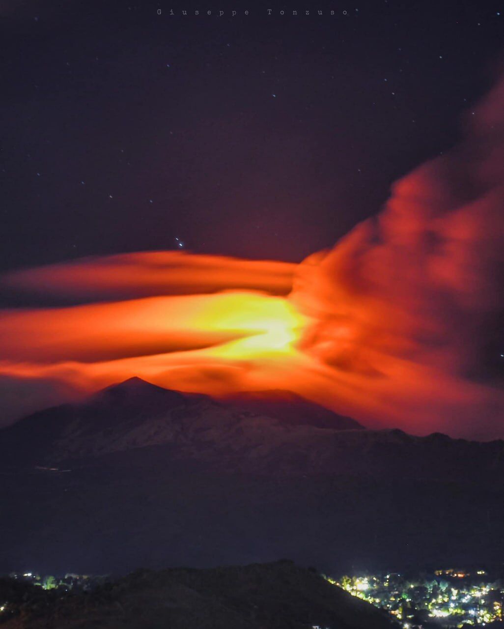 Wybuch Etny na Sycylii: pojawiają się imponujące zdjęcia i filmy