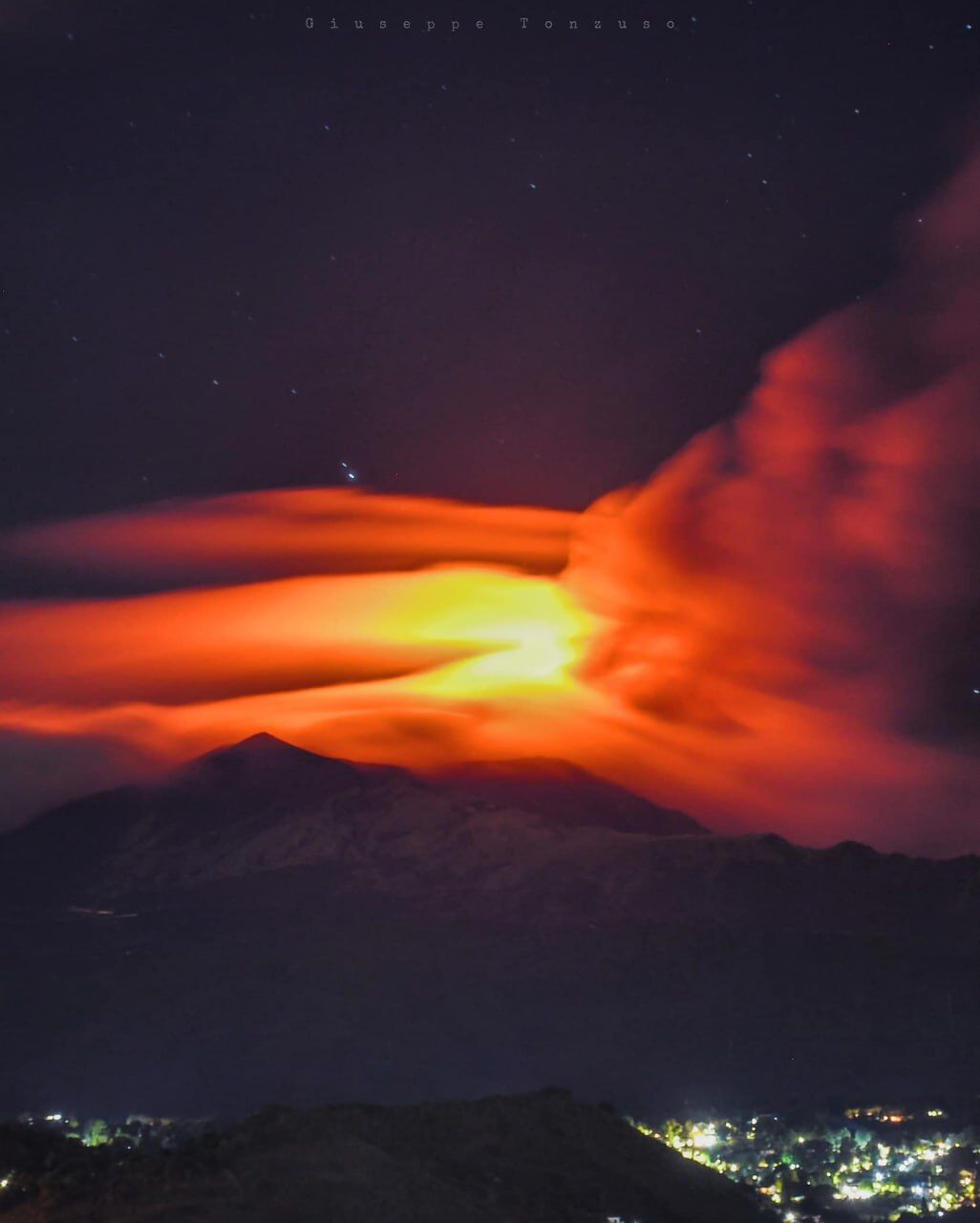 Mount Etna erupted in Sicily: spectacular photos and videos have appeared