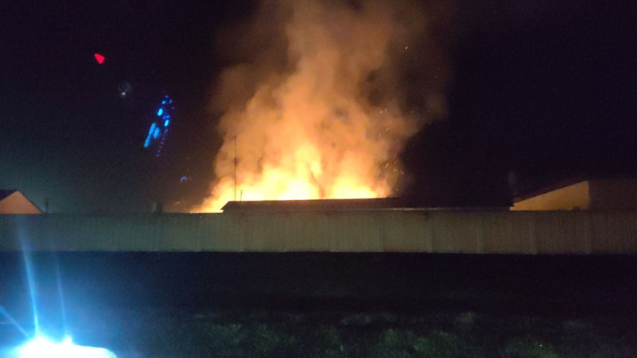 Pożar jednostki wojskowej na terytorium Krasnodaru: pierwsze szczegóły. Zdjęcia i wideo