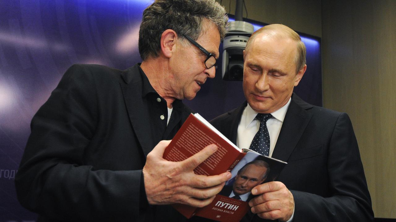 Seipel i Putin z książką o rosyjskim dyktatorze