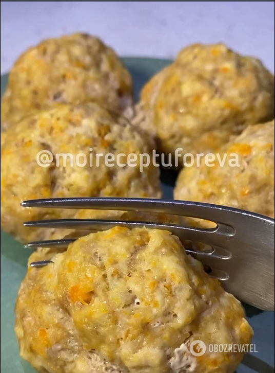 How to cook steamed cutlets in a frying pan: children will love them