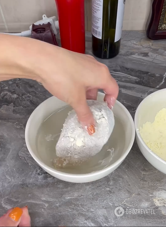 The universal method of frying any fish: no odor and no oil splashes