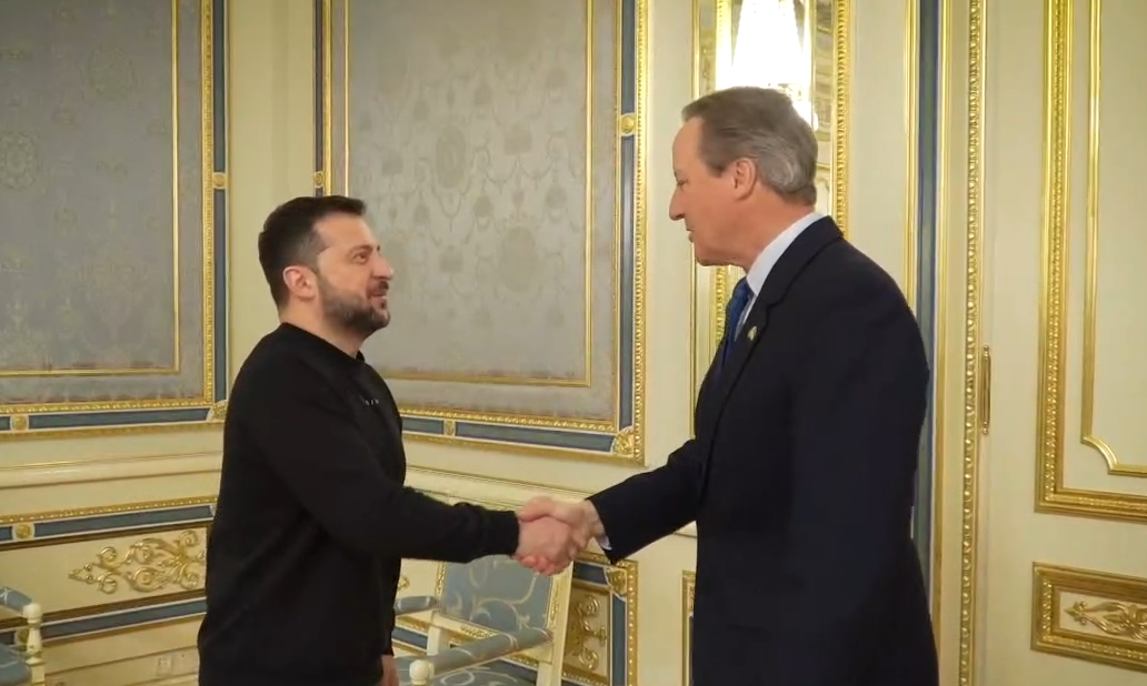 ''Broń na front i wzmocnienie obrony powietrznej'': Zełenski opowiada o pierwszej wizycie Camerona na Ukrainie na nowym stanowisku. Wideo