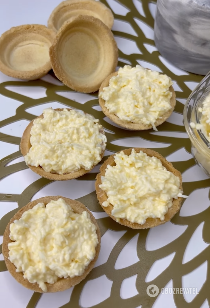 Ready spread from melted cheese