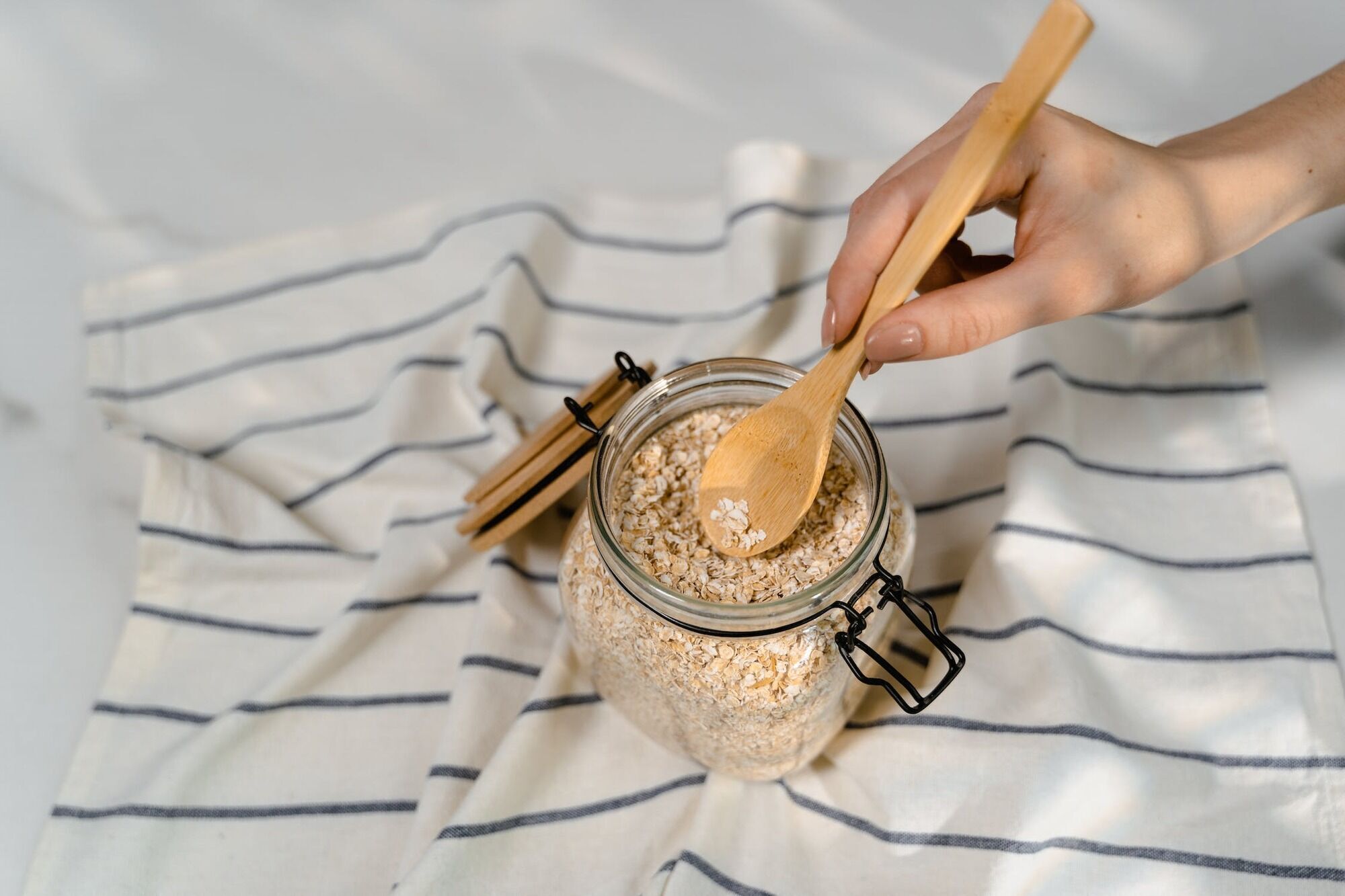 Not just gray porridge: how to make delicious oatmeal for everyone to eat