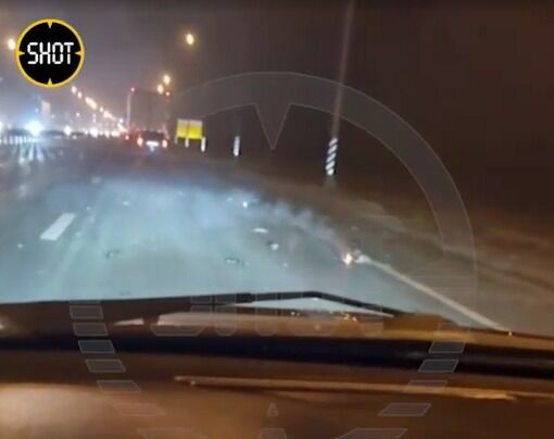 Autostrada musiała zostać zablokowana: media społecznościowe pokazują konsekwencje nocnego ataku dronów na Moskwę. Wideo