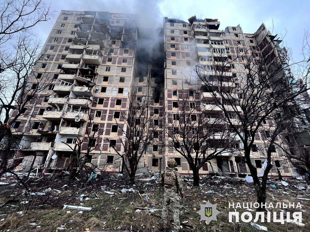 Wrogi pocisk S-300 trafia w wieżowiec w Nowohrodiwce w obwodzie donieckim: jedna osoba ranna